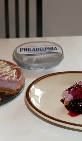 Ostružinový cheesecake s kozím sýrem