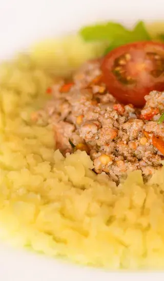 Pikantní mleté vepřové s bramborovou kaší