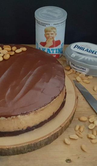 Cheescake z arasidoveho masla s ganache. 