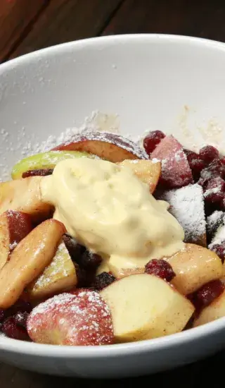 JABLKA S BRUSINKAMI A VANILKOVOU ZMRZLINOU