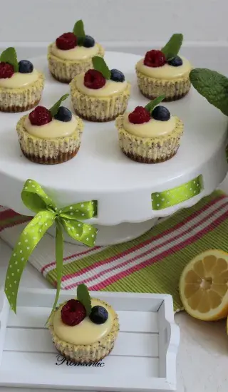 Makové mini cheesecakes se smetanovým lemon curd