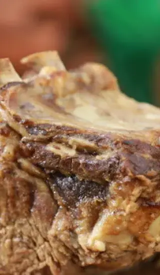 PRIME RIB ROAST S HOŘČIČNOU MARINÁDOU A MOŘSKOU SOLÍ