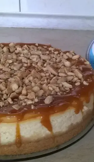 Cheesecake s karamelem a mandlemi