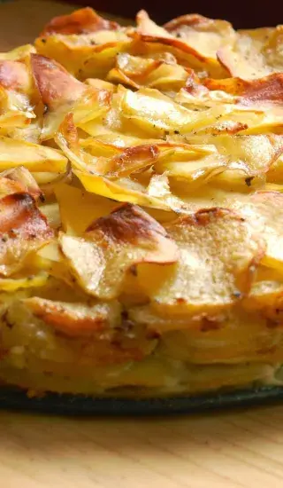 Brambory dauphinois (francouzské zapékané brambory)