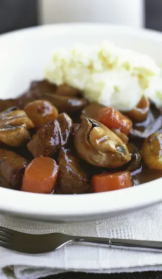 Hovězí líčka na víně s bramborovou kaší