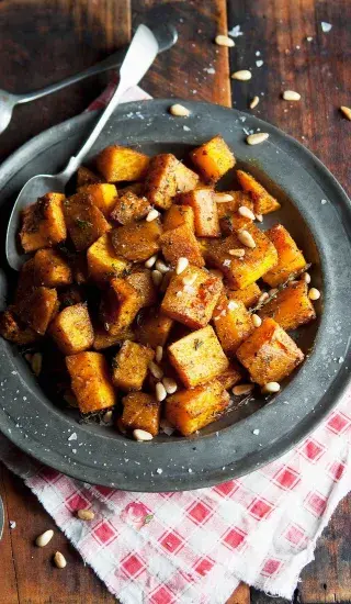 Smažená dýně s piniovými oříšky