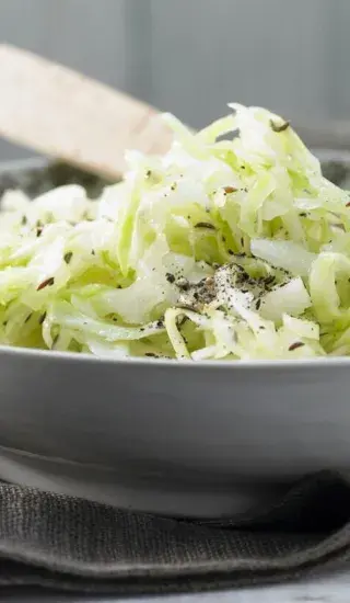 Zelný salát s křenem