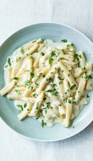 Těstoviny s jednoduchou sýrovou omáčkou