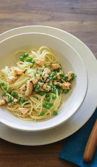 Tuňák s těstovinami a hráškem