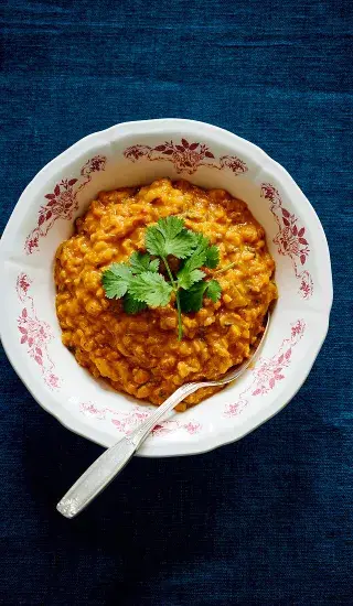 Červená čočka se smetanou