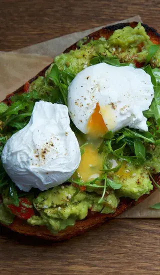 Guacamole s pošírovaným vejcem