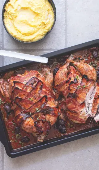 Pečené kuře s červenou omáčkou a polentou