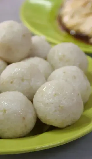 Japonské rýžové kuličky plněné mangem