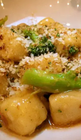 Zapečené gnocchi s brokolicí a sýrem