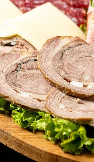 Vepřová roláda se švestkovou omáčkou