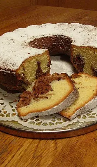 Bábovka z karibiku s rumem, banány a kokosem