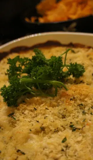 Zapečený květák se třemi druhy sýra