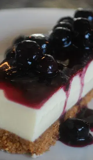 Cheesecake s borúvkovým přelivem