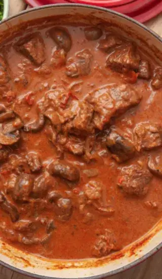 Hovězí guláš se žampiony a tymiánem