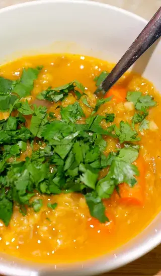 Polévka s červenou čočkou