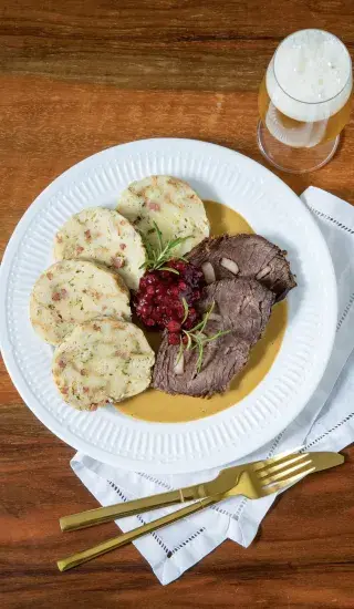 Svíčková na smetaně s Pálffyho knedlíkem