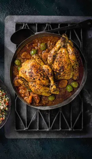 Baby kuřátka s bulgurem a šafránovým jogurtem