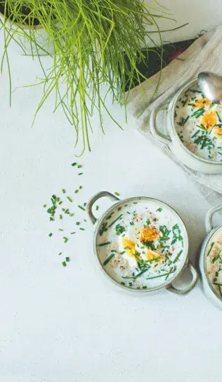 Bílá polévka s kroupami