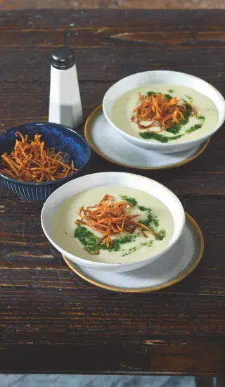 Bramborový krém s batátovou slámou