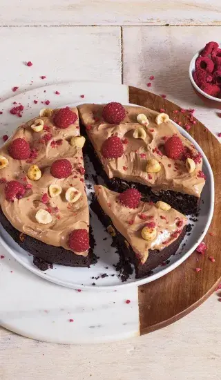 Brownies s lískovými oříšky a krémem z mléčné čokolády