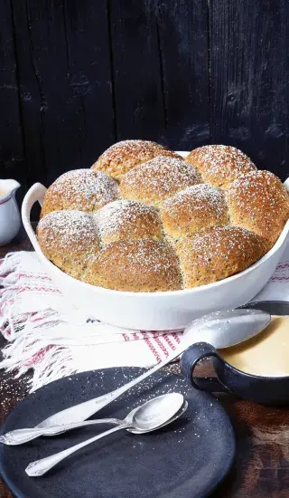 Buchty s povidly a vanilkovou omáčkou