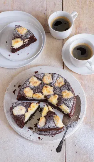 Čokoládový koláč s kokosovými kuličkami