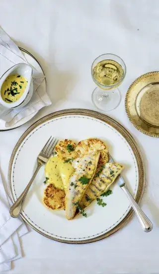 Candát s květákem a holandskou omáčkou