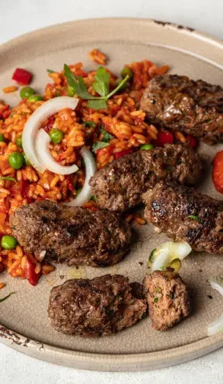 Čevabčiči se zeleninovou rýží