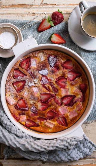 Clafoutis s jahodami a rebarborou