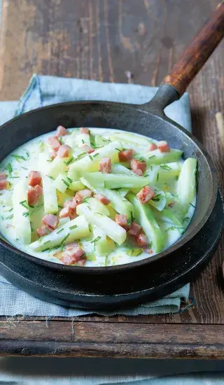 Dušené kedlubny se šunkou