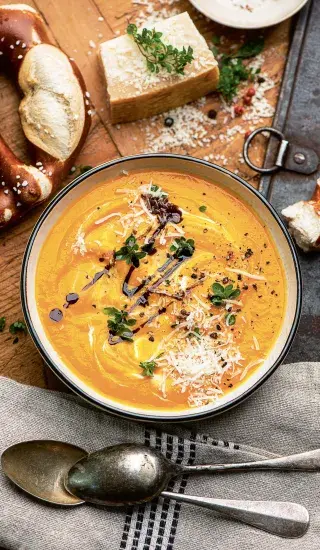Dýňová polévka s parmazánem