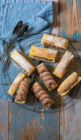 ‚Eclairky‘ s pařížskou šlehačkou