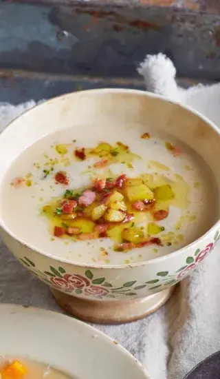 Fazolová polévka s bramborovými krutony