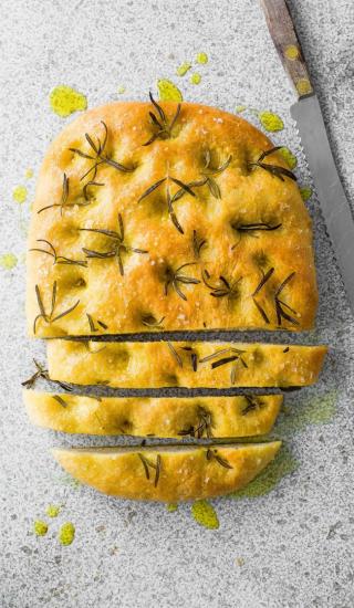 Focaccia s olivovým olejem a rozmarýnem
