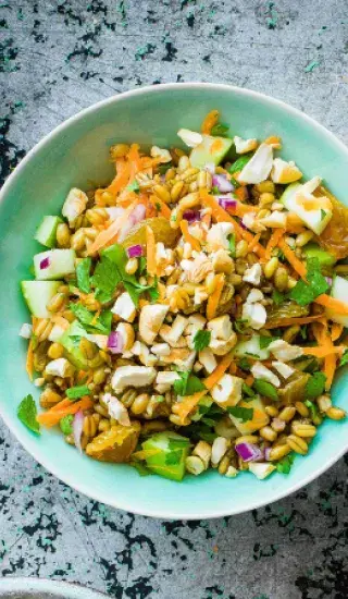 Freekeh naslano s jablkem a ořechy