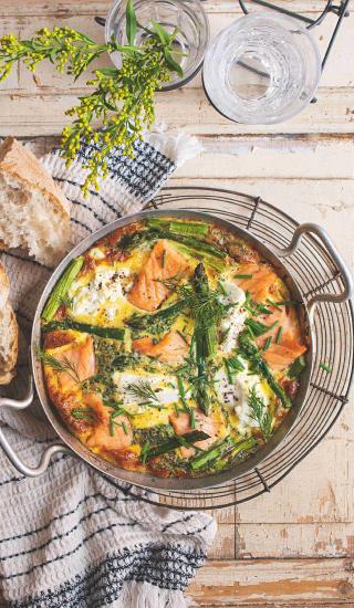 Frittata s chřestem a uzeným lososem