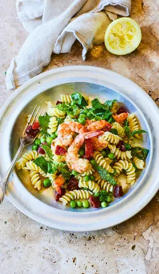 Fusilli s krevetami, chorizem a hráškem