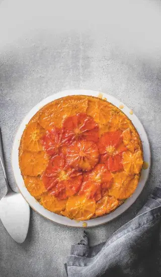 Grapefruitovo-klementinkový prolévaný obrácený koláč