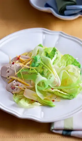 Hlávkový salát s kuřetem & jarní cibulkou