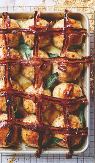 Hot cross buns se slaninou