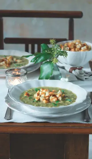 Hrachová polévka s krutony