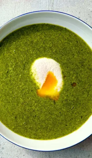 Rychlá polévka z medvědího česneku