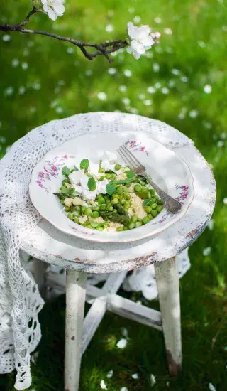 Jáhlový salát s chřestem, edamame a fetou