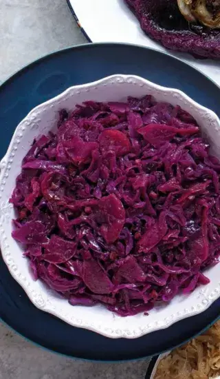 Jablečné červené zelí