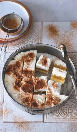 Jablečné řezy se šlehačkou